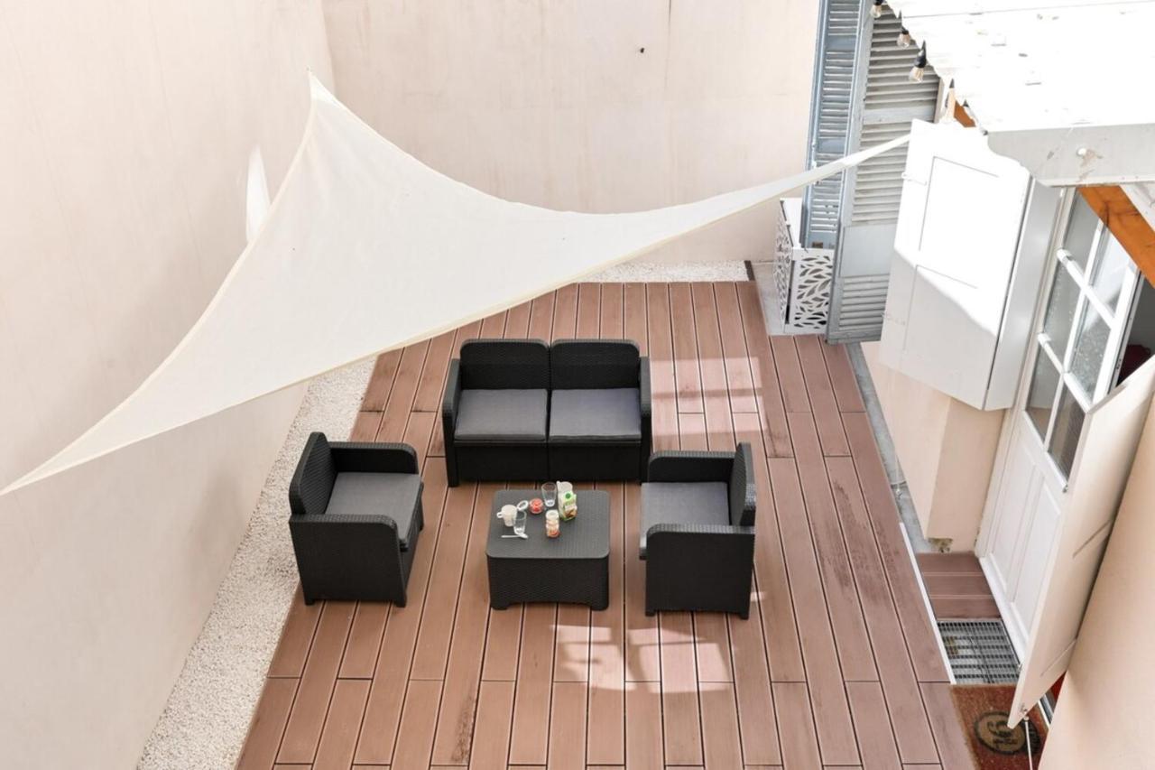 Appartement 2 Pers Atypique Avec Terrasse-metro Valmycharming 2 People Unique
