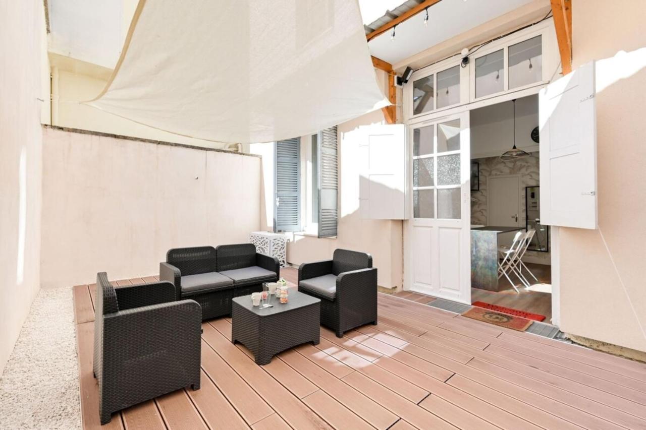 Appartement 2 Pers Atypique Avec Terrasse-metro Valmycharming 2 People Unique