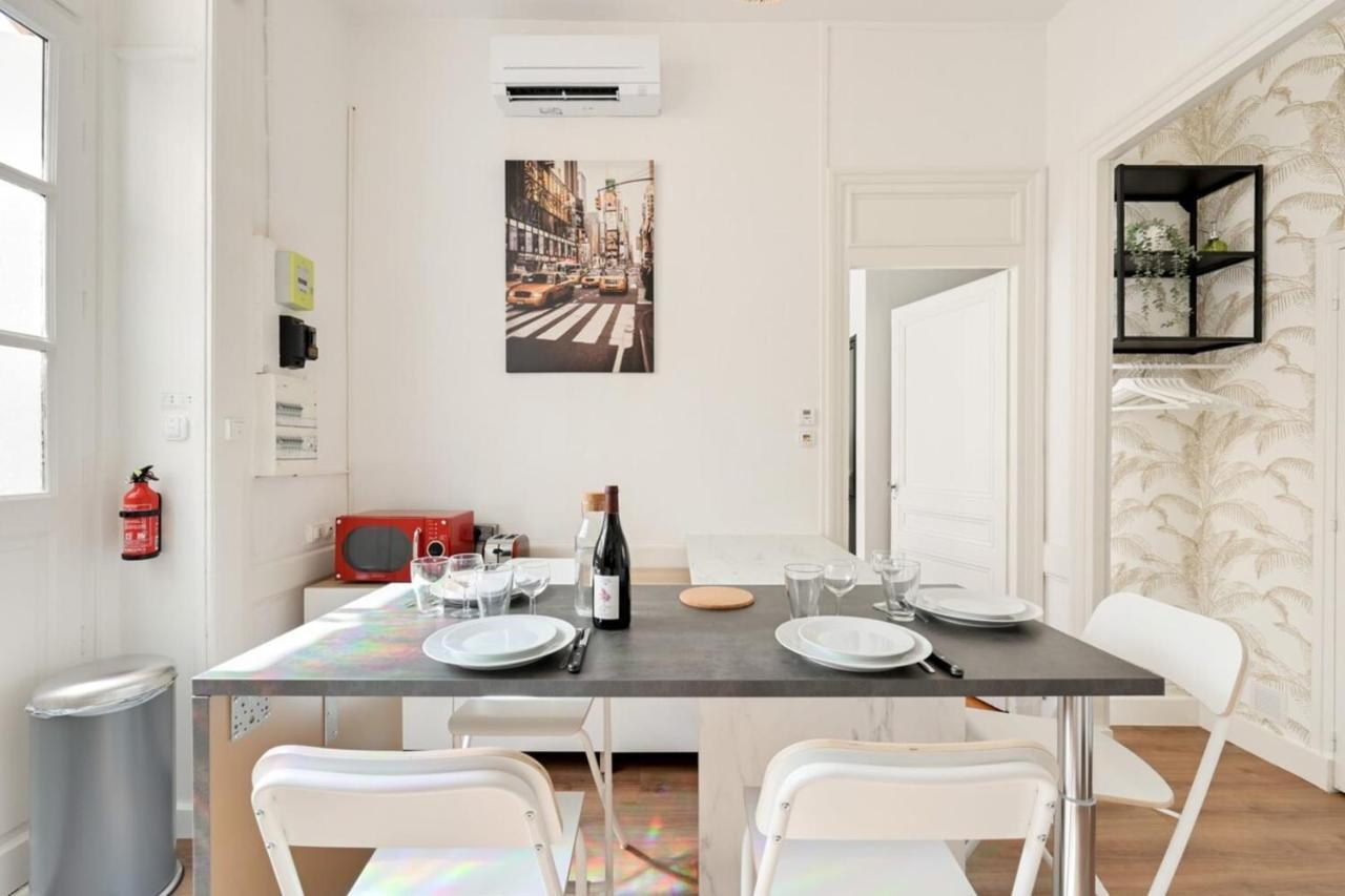 Appartement 2 Pers Atypique Avec Terrasse-metro Valmycharming 2 People Unique