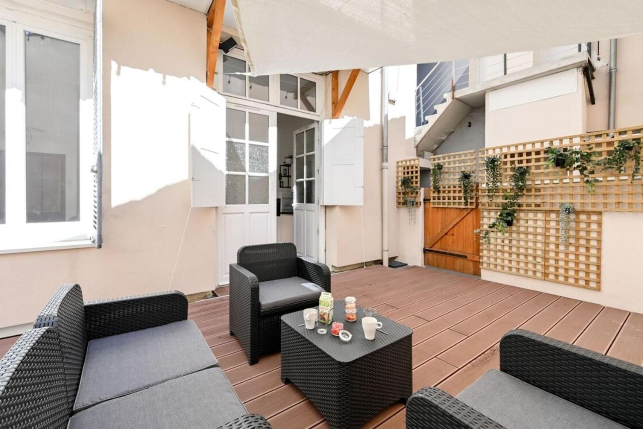 2 Pers Atypique Avec Terrasse-metro Valmycharming 2 People Unique Lyon