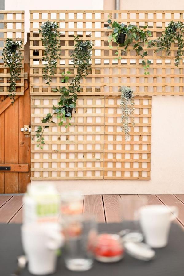 Apartamento 2 Pers Atypique Avec Terrasse-metro Valmycharming 2 People Unique *